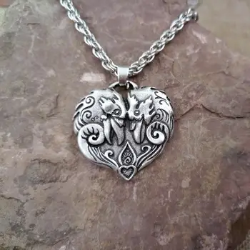 SanLan 12pcs sprzedaż Hurtowa wrony w miłości wisiorek serce Wrona Amulet naszyjnik miłośników Walentynki para rodzinny maskotka prezent biżuteria