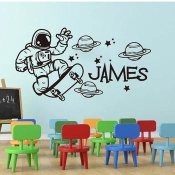 Kreskówka Nazwę Użytkownika Astronauta Deskorolka Planety Gwiazda Naklejki Ścienne Chłopiec Pokój Dziecięcy Pokój Kosmos Astronauta Skate Naklejka Na Ścianę Winylu